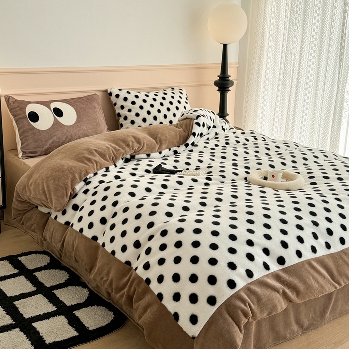 91家纺网 家纺一手货源 找家纺 昔可家纺 2023新款波点兔兔绒拼接牛奶绒四件套 白底波点