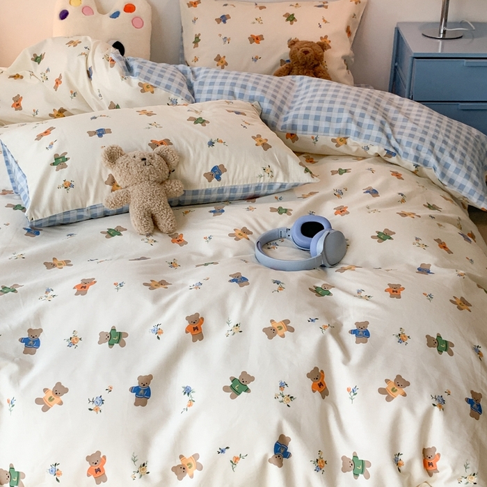 91家纺网 家纺一手货源 找家纺 昔可家纺 2023新款全棉四件套-萌趣卡通 蓝格公仔熊