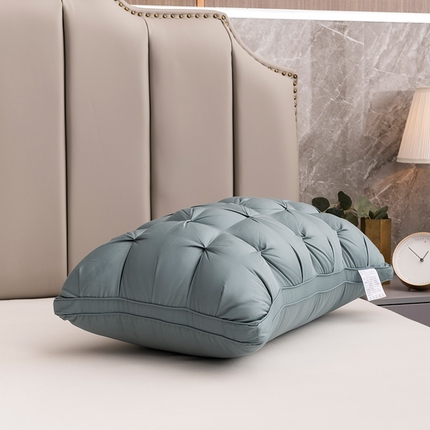 91家纺网 家纺一手货源 找家纺 （总）梦叶草 2023新款全棉贡缎扭花面包枕芯酒店枕头