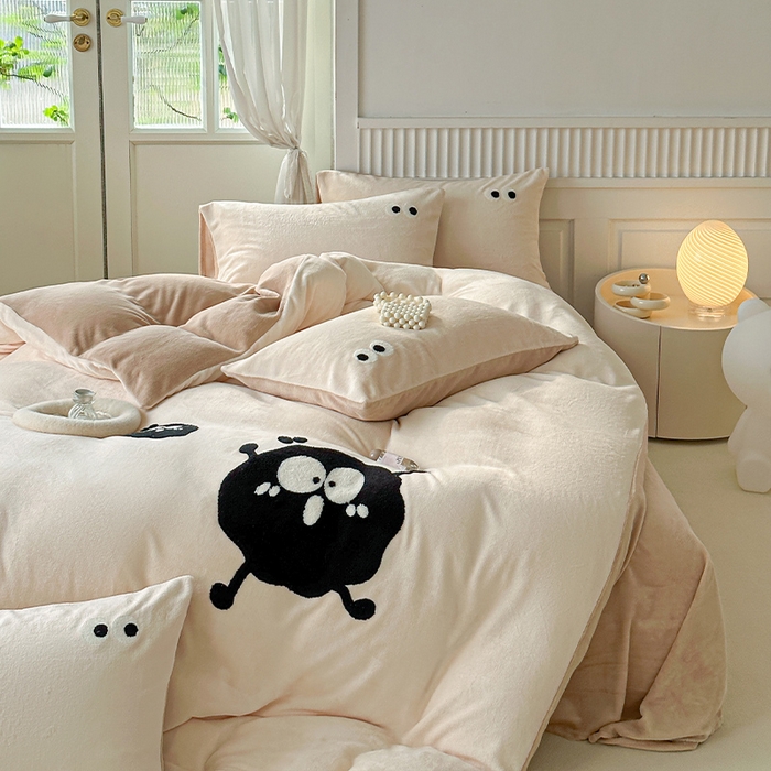 91家纺网 家纺一手货源 找家纺 木堇家居 2023秋冬新款牛奶绒毛巾绣四件套 黑煤球