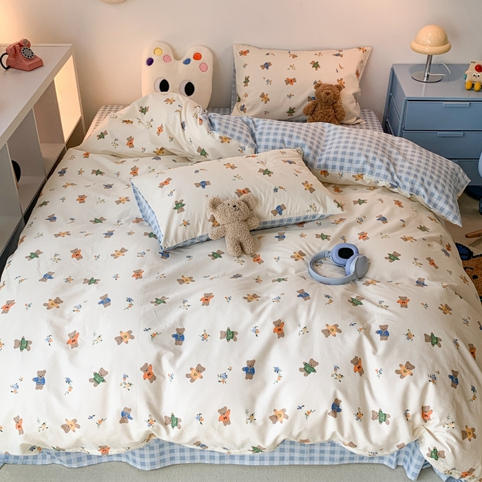 91家纺网 家纺一手货源 找家纺 昔可家纺 2023新款全棉四件套-萌趣卡通 蓝格公仔熊