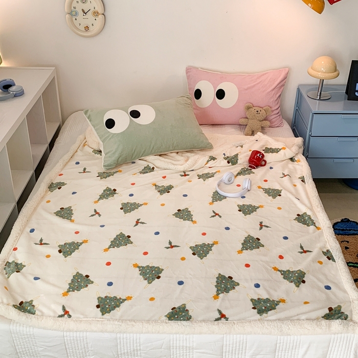 91家纺网 家纺一手货源 找家纺 昔可家纺 2023新款圣诞款毯子 彩色波点圣诞树