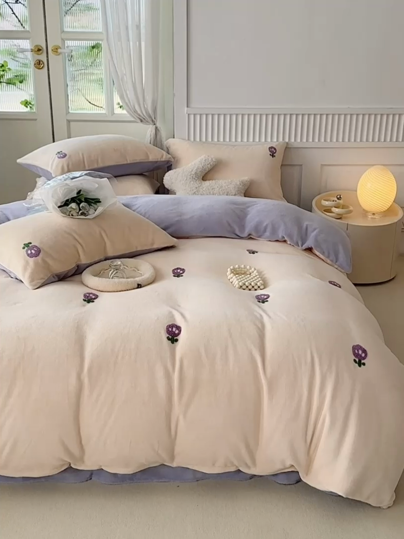 91家纺网 家纺一手货源 找家纺 木堇家居 2023秋冬新款牛奶绒毛巾绣四件套 郁金香