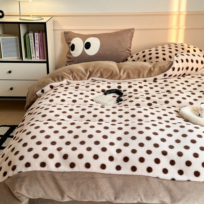 91家纺网 家纺一手货源 找家纺 昔可家纺 2023新款波点兔兔绒拼接牛奶绒四件套 焦糖波点