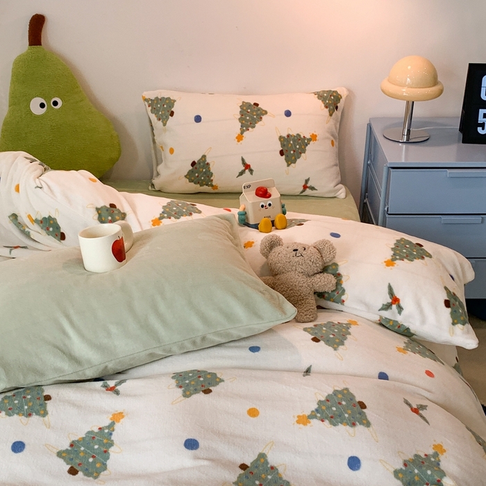 91家纺网 家纺一手货源 找家纺 昔可家纺 2023新款圣诞款四件套 彩色波点圣诞树