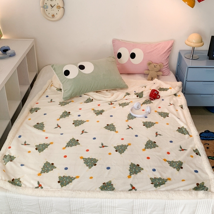 91家纺网 家纺一手货源 找家纺 昔可家纺 2023新款圣诞款毯子 彩色波点圣诞树