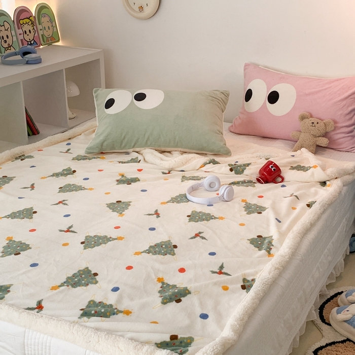 91家纺网 家纺一手货源 找家纺 昔可家纺 2023新款圣诞款毯子 彩色波点圣诞树