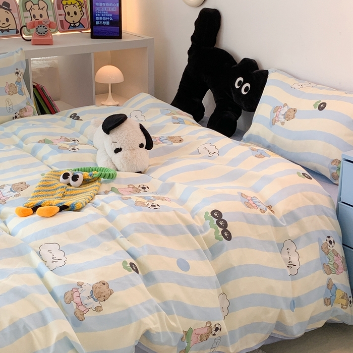 91家纺网 家纺一手货源 找家纺 昔可家纺 2023新款全棉四件套-萌趣卡通 蓝波纹足球熊