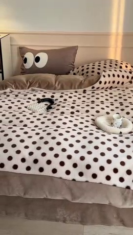 91家纺网 家纺一手货源 找家纺 昔可家纺 2023新款波点兔兔绒拼接牛奶绒四件套 焦糖波点