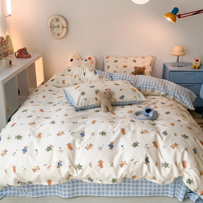 91家纺网 家纺一手货源 找家纺 昔可家纺 2023新款全棉四件套-萌趣卡通 蓝格公仔熊
