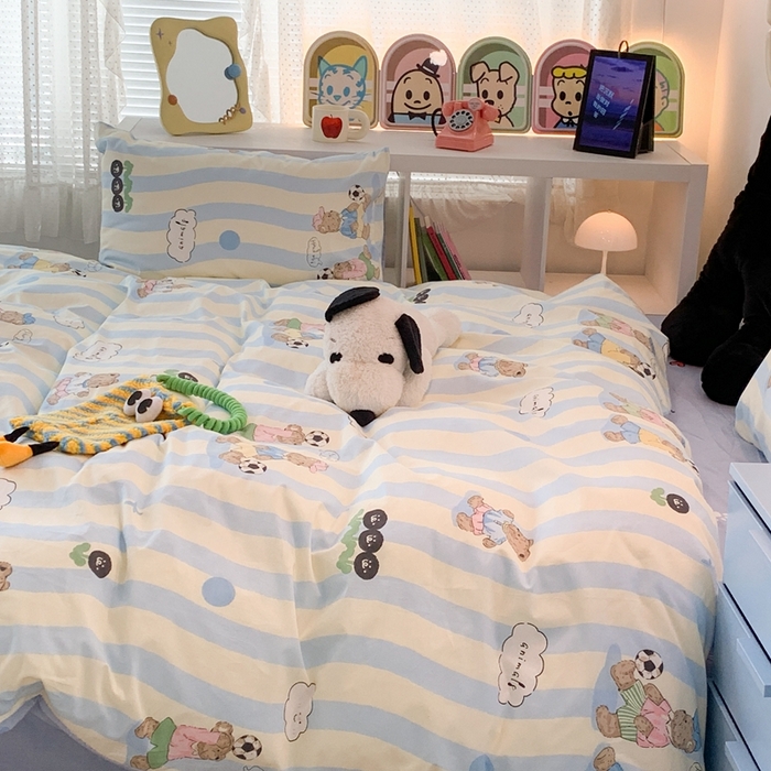 91家纺网 家纺一手货源 找家纺 昔可家纺 2023新款全棉四件套-萌趣卡通 蓝波纹足球熊