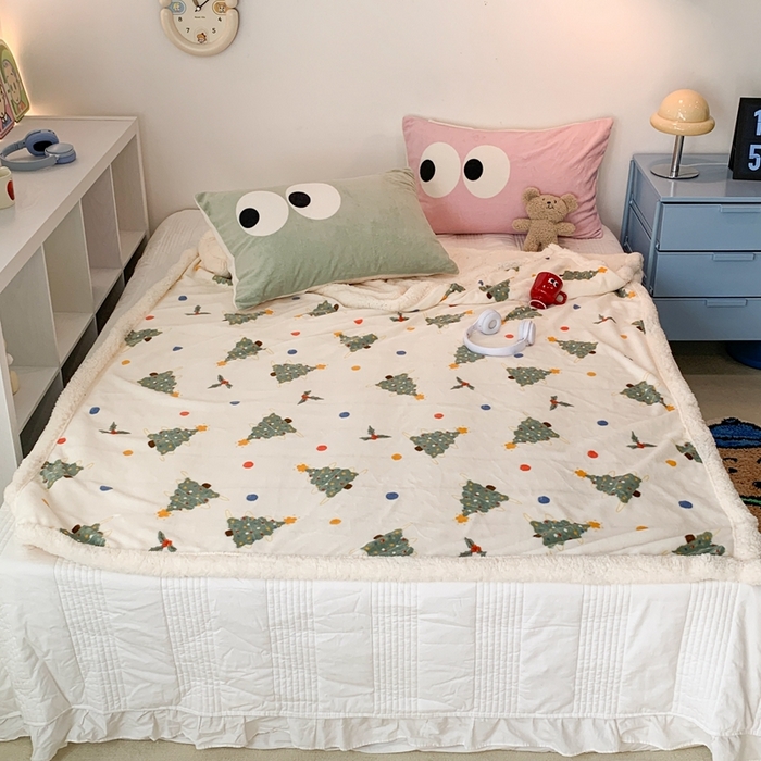 91家纺网 家纺一手货源 找家纺 昔可家纺 2023新款圣诞款毯子 彩色波点圣诞树