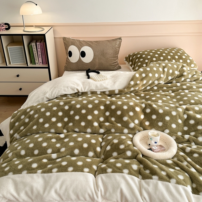 91家纺网 家纺一手货源 找家纺 昔可家纺 2023新款波点兔兔绒拼接牛奶绒四件套 抹茶绿波点