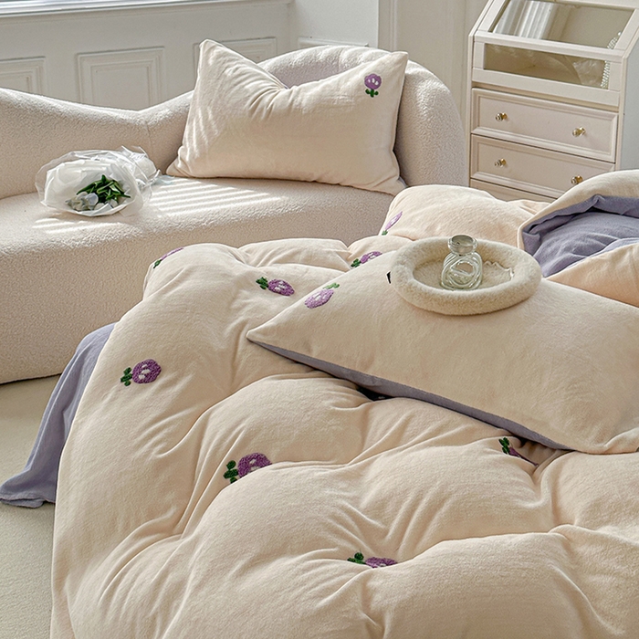 91家纺网 家纺一手货源 找家纺 木堇家居 2023秋冬新款牛奶绒毛巾绣四件套 郁金香