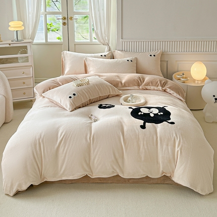 91家纺网 家纺一手货源 找家纺 木堇家居 2023秋冬新款牛奶绒毛巾绣四件套 黑煤球