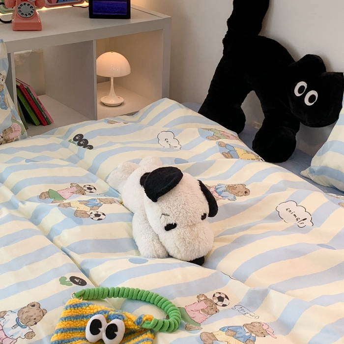91家纺网 家纺一手货源 找家纺 昔可家纺 2023新款全棉四件套-萌趣卡通 蓝波纹足球熊