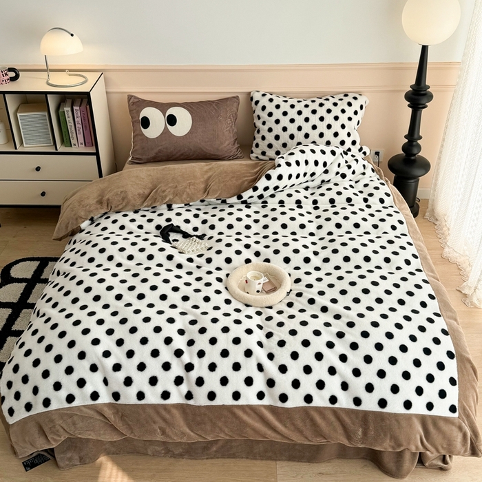 91家纺网 家纺一手货源 找家纺 昔可家纺 2023新款波点兔兔绒拼接牛奶绒四件套 白底波点