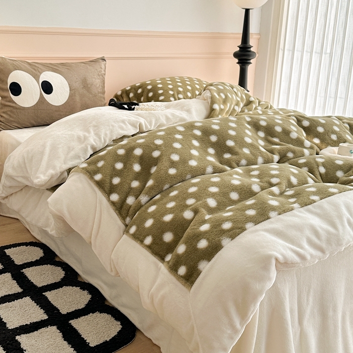 91家纺网 家纺一手货源 找家纺 昔可家纺 2023新款波点兔兔绒拼接牛奶绒四件套 抹茶绿波点