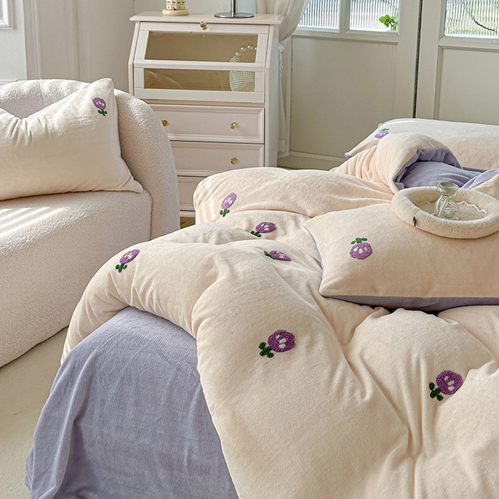 91家纺网 家纺一手货源 找家纺 木堇家居 2023秋冬新款牛奶绒毛巾绣四件套 郁金香