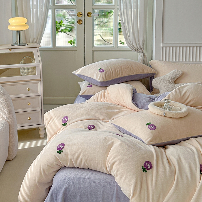 91家纺网 家纺一手货源 找家纺 木堇家居 2023秋冬新款牛奶绒毛巾绣四件套 郁金香