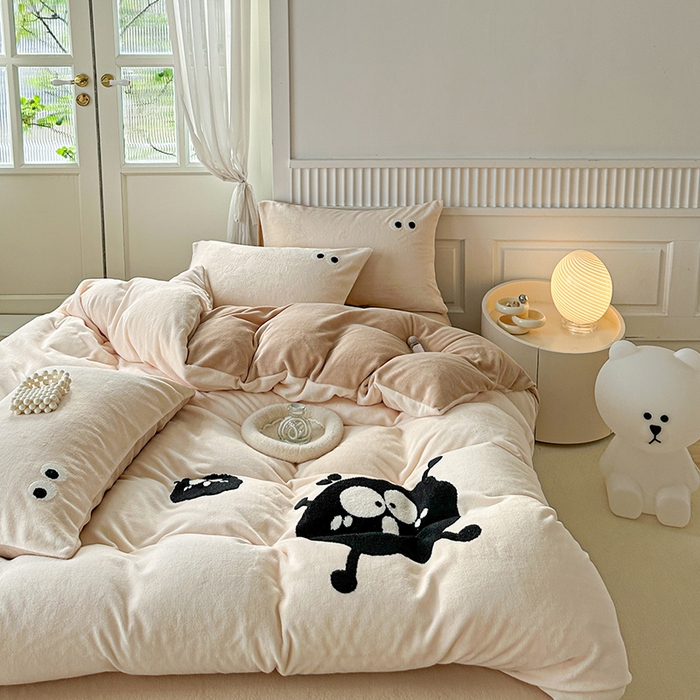 91家纺网 家纺一手货源 找家纺 木堇家居 2023秋冬新款牛奶绒毛巾绣四件套 黑煤球