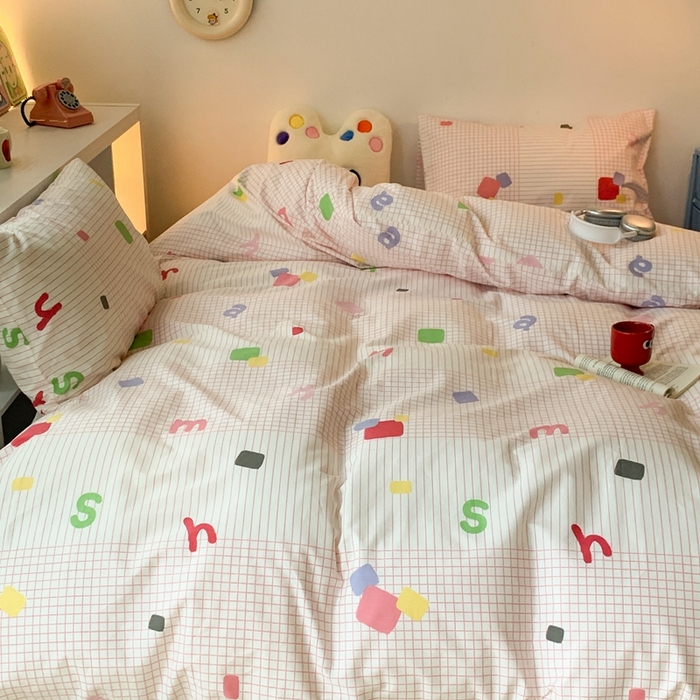 91家纺网 家纺一手货源 找家纺 昔可家纺 2023新款全棉四件套-潮趣系列 彩格字母