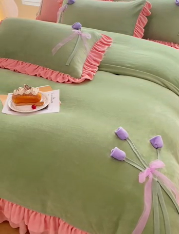 91家纺网 家纺一手货源 找家纺 言熙居 2024新款法莱绒牛奶绒高克重郁金香系列韩版四件套 郁金香绿