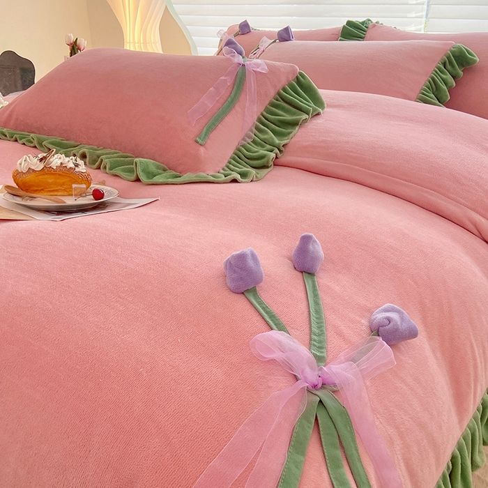 91家纺网 家纺一手货源 找家纺 言熙居 2024新款法莱绒牛奶绒高克重郁金香系列韩版四件套 郁金香粉