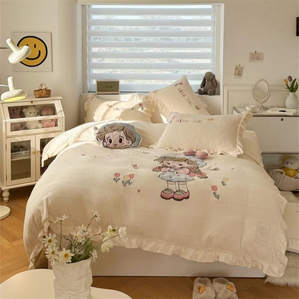 91家纺网 家纺一手货源 找家纺 （总）卡初家居（原微来） 2023新款小萝莉牛奶绒套件