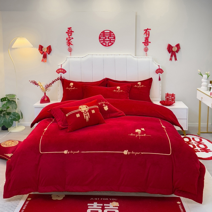 91家纺网 家纺一手货源 找家纺 （总）宜家坊 2023秋冬新款高克重牛奶绒婚庆轻奢花卉刺绣-玫瑰庄园千禧红