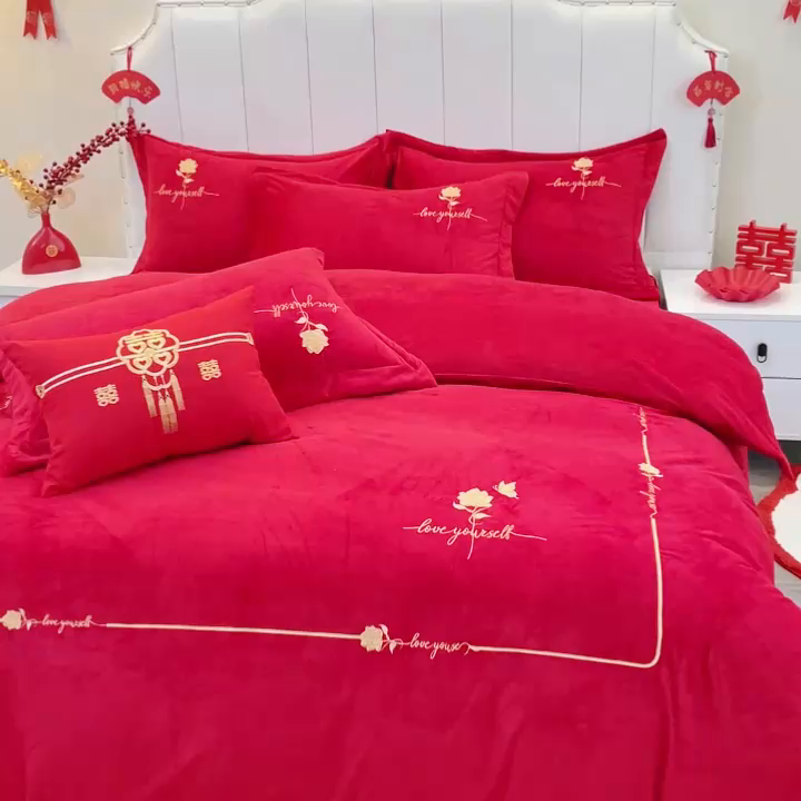 91家纺网 家纺一手货源 找家纺 （总）宜家坊 2023秋冬新款高克重牛奶绒婚庆轻奢花卉刺绣-玫瑰庄园千禧红