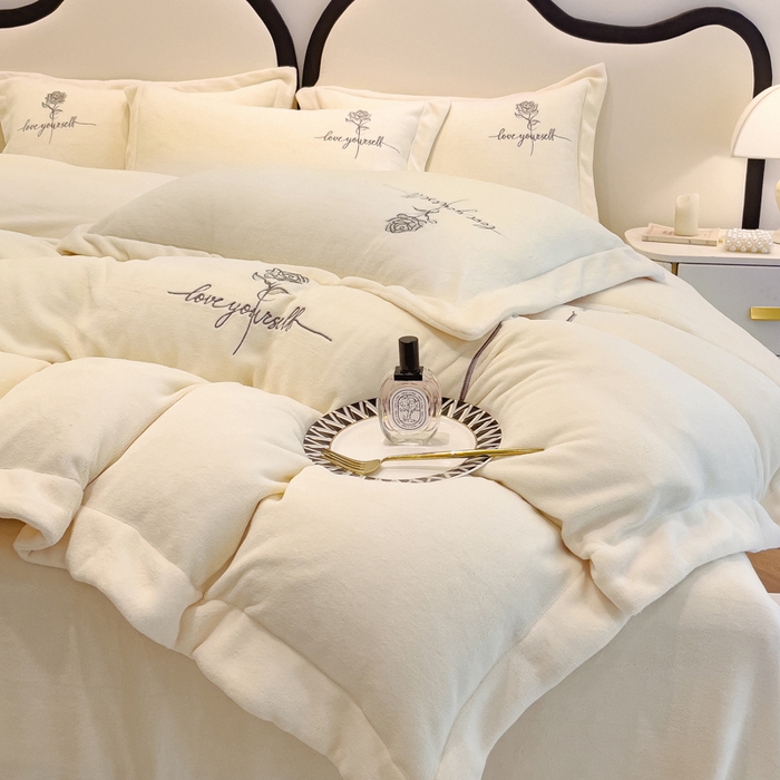 91家纺网 家纺一手货源 找家纺 （总）宜家坊 2023秋冬新款高克重牛奶绒轻奢花卉刺绣-玫瑰庄园系列