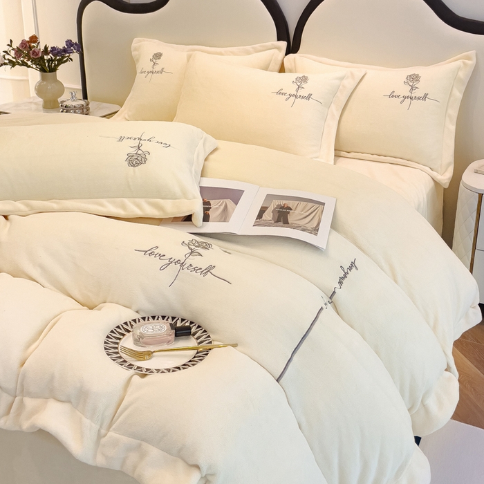 91家纺网 家纺一手货源 找家纺 （总）宜家坊 2023秋冬新款高克重牛奶绒轻奢花卉刺绣-玫瑰庄园系列