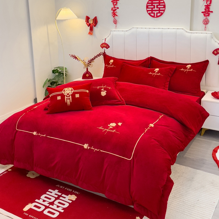 91家纺网 家纺一手货源 找家纺 （总）宜家坊 2023秋冬新款高克重牛奶绒婚庆轻奢花卉刺绣-玫瑰庄园千禧红