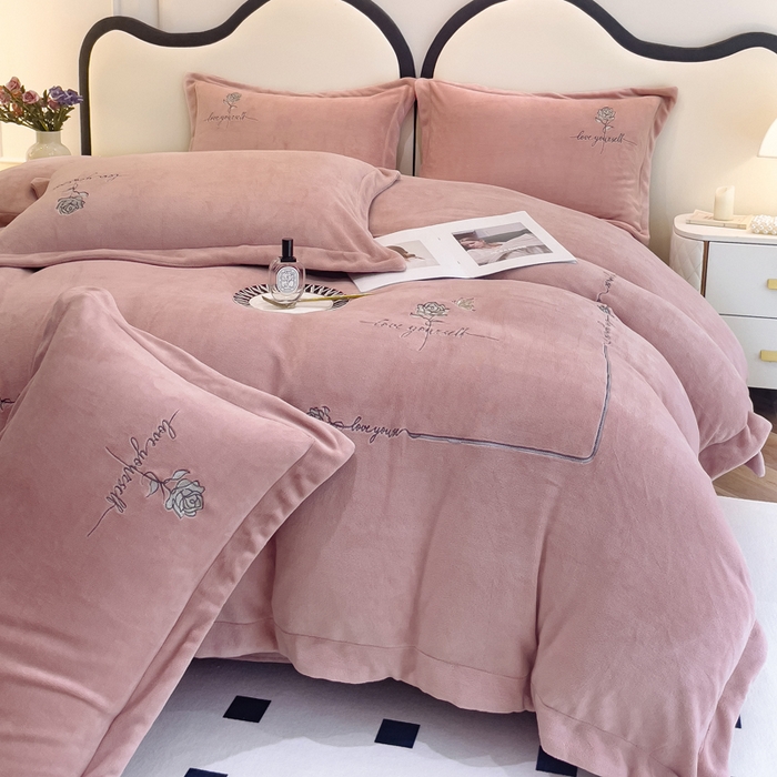 91家纺网 家纺一手货源 找家纺 宜家坊 2023秋冬新款高克重牛奶绒轻奢花卉刺绣-玫瑰庄园系列 玫瑰庄园-豆沙