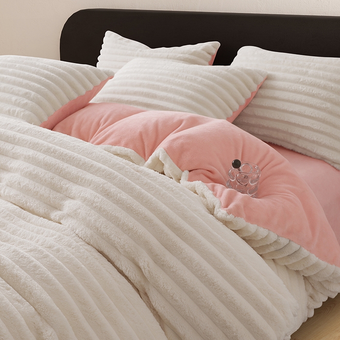 91家纺网 家纺一手货源 找家纺 千逸虹 2024新款高克重兔毛绒四件套 粉