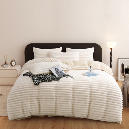 91家纺网 家纺一手货源 找家纺 千逸虹 2024新款高克重兔毛绒四件套 米黄