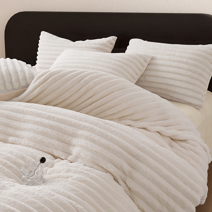 91家纺网 家纺一手货源 找家纺 千逸虹 2024新款高克重兔毛绒四件套 米黄