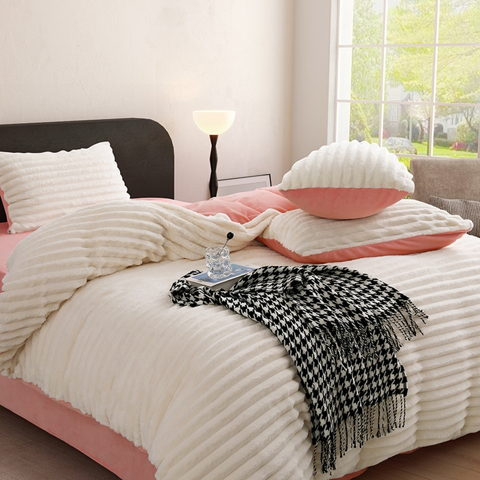 91家纺网 家纺一手货源 找家纺 千逸虹 2024新款高克重兔毛绒四件套 粉