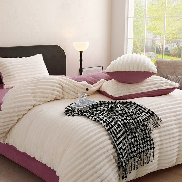 91家纺网 家纺一手货源 找家纺 千逸虹 2024新款高克重兔毛绒四件套 粉紫