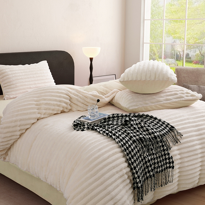 91家纺网 家纺一手货源 找家纺 千逸虹 2024新款高克重兔毛绒四件套 米黄