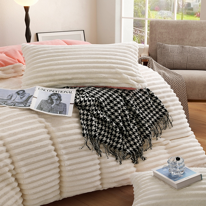 91家纺网 家纺一手货源 找家纺 千逸虹 2024新款高克重兔毛绒四件套 粉