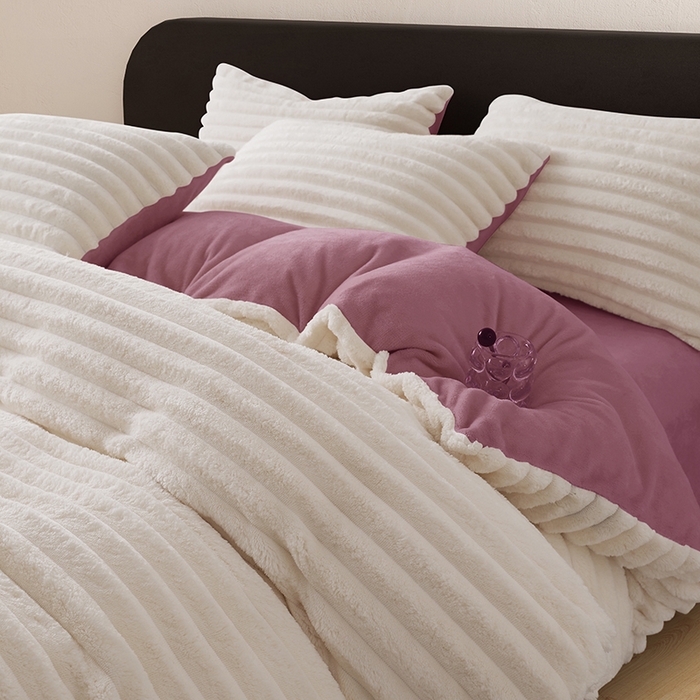 91家纺网 家纺一手货源 找家纺 千逸虹 2024新款高克重兔毛绒四件套 粉紫