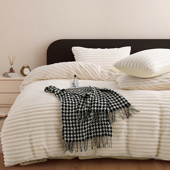 91家纺网 家纺一手货源 找家纺 千逸虹 2024新款高克重兔毛绒四件套 米黄