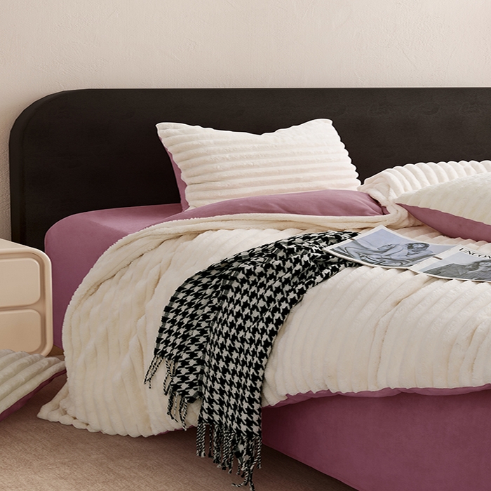 91家纺网 家纺一手货源 找家纺 千逸虹 2024新款高克重兔毛绒四件套 粉紫