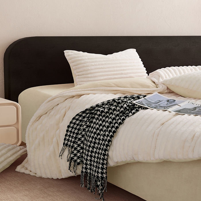 91家纺网 家纺一手货源 找家纺 千逸虹 2024新款高克重兔毛绒四件套 米黄