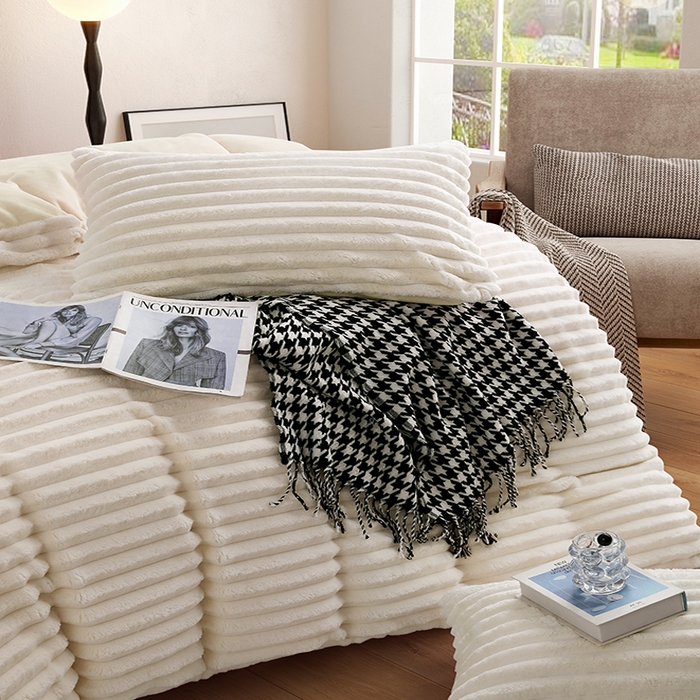 91家纺网 家纺一手货源 找家纺 千逸虹 2024新款高克重兔毛绒四件套 米黄