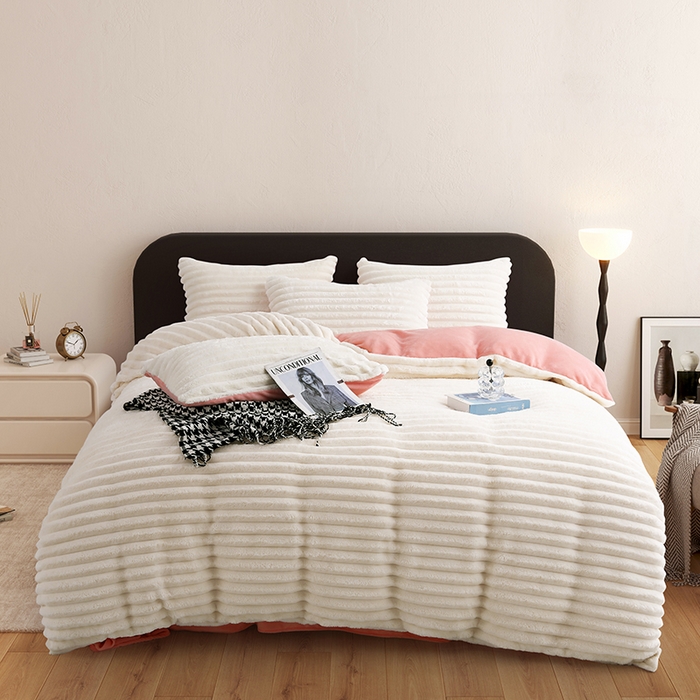 91家纺网 家纺一手货源 找家纺 千逸虹 2024新款高克重兔毛绒四件套 粉