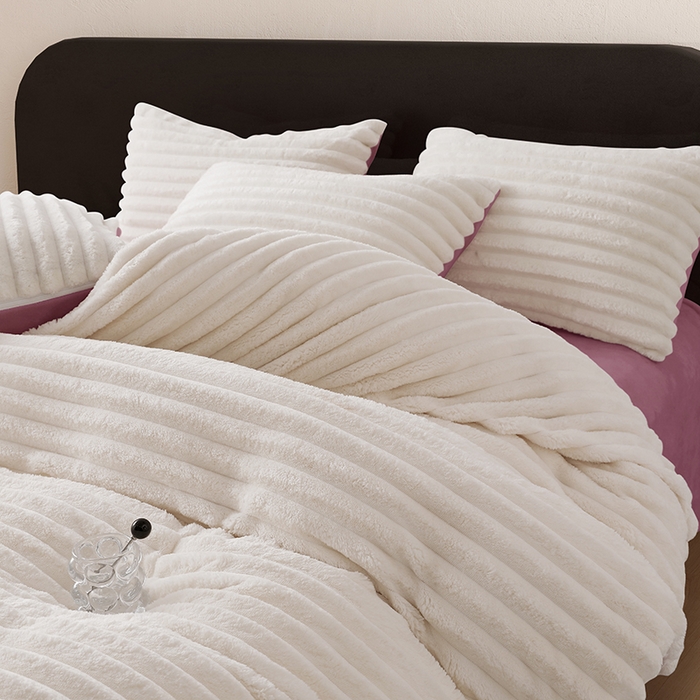 91家纺网 家纺一手货源 找家纺 千逸虹 2024新款高克重兔毛绒四件套 粉紫