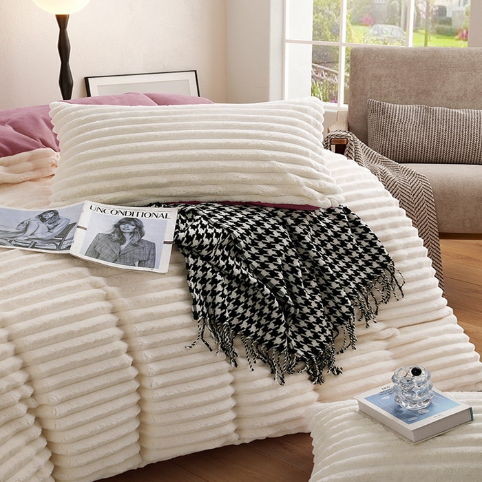 91家纺网 家纺一手货源 找家纺 千逸虹 2024新款高克重兔毛绒四件套 粉紫